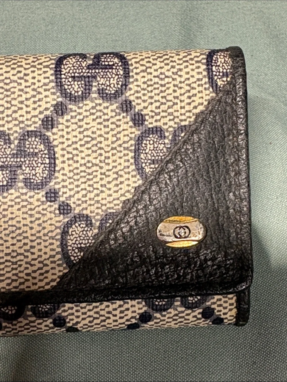 Gucci Vintage Accessory Collection Navy GG Canvas 6 Ring Key Case 72.12.038